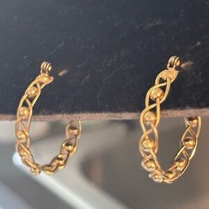 Elegant Gold Hoop Earrings